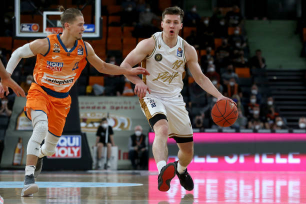 在强队间的 在强队间的